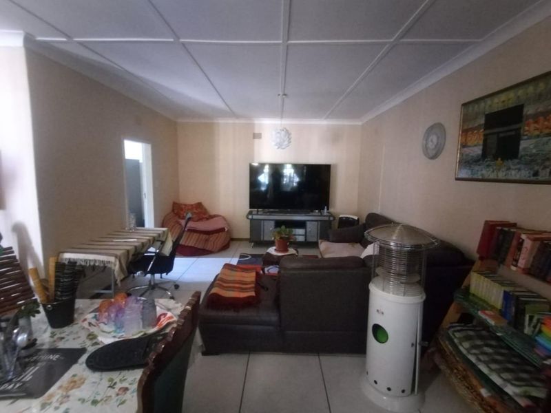 Family home in Heuwelsig - Photo 8