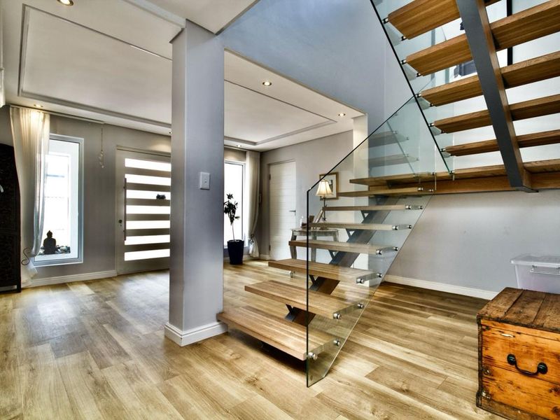 Sophisticated Living by the Sea: A Home Designed for Comfort and Style - Photo 4