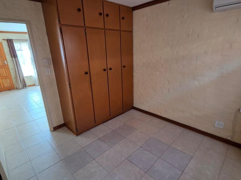 Charming & Secure Low-Maintenance Townhouse – Perfect Starter Home or Investment! - Photo 5
