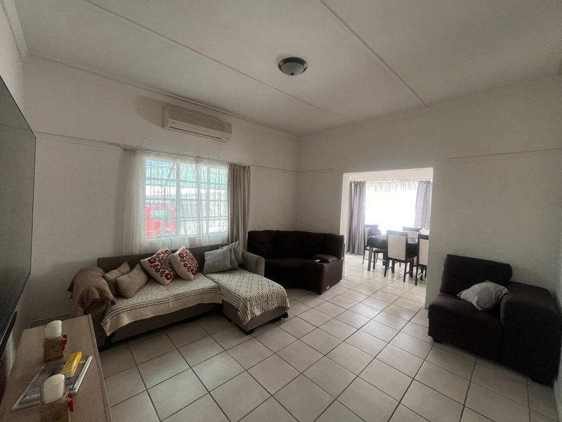 Excellent Investment Opportunity in a Sought-After Area – House Plus Flat - Photo 3