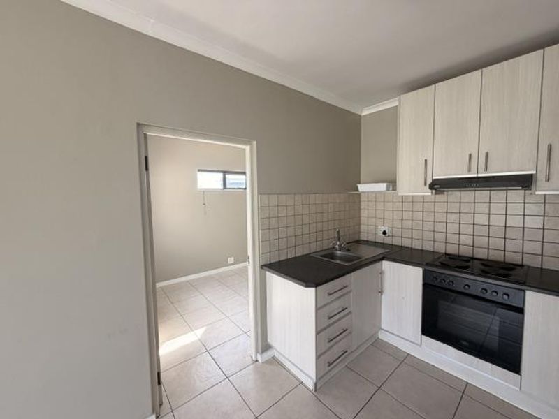 2 Beds unfurnished apartment with parking & balcony, close to Riverlands - Photo 9