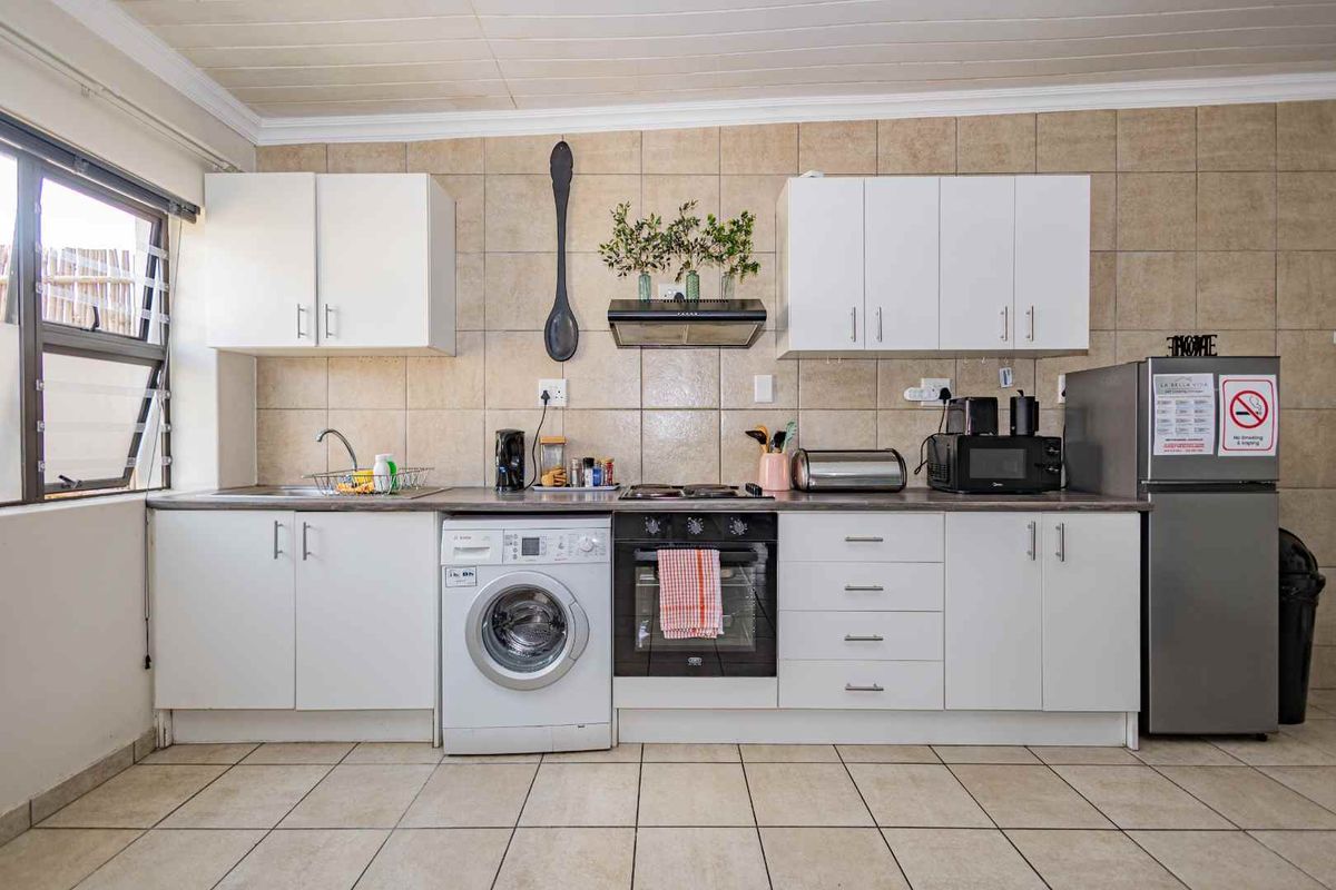 La Bella Vida Self Catering Apartments - Photo 3