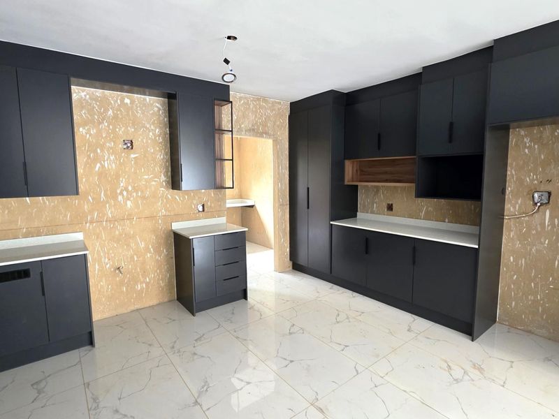 4 Bedroom Family Home in Melodie Hartbeespoort - Photo 5