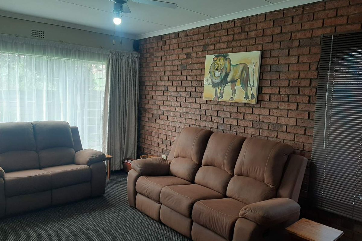 3 Bedroom House in Glen Vista for 1 999 000.00 - Photo 5