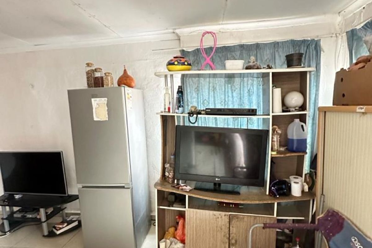 HOUSE FOR SALE  Katutura Central | 254sqm N$950,000 Excl Costs - Photo 4