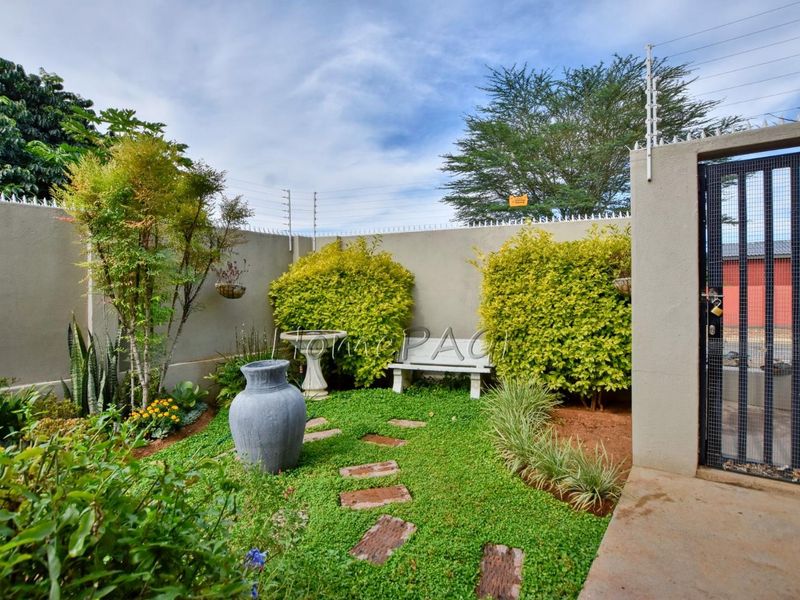 Otjiwarongo, Ext 5, BEAUTIFUL Townhouse is for Sale - Photo 2