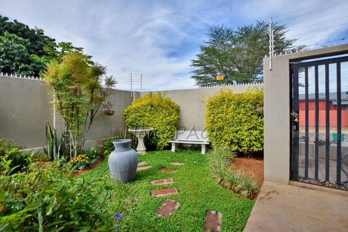 Otjiwarongo, Ext 5, BEAUTIFUL Townhouse is for Sale - Photo 2