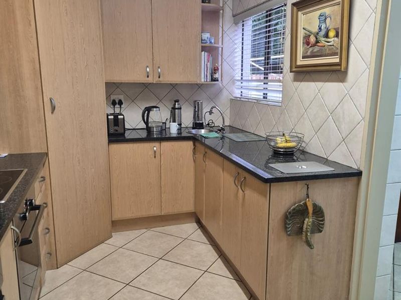 UPMARKET HOME FOR SALE IN THE RETREAT RETIREMENT ESTATE PRETORIA EAST - Photo 5