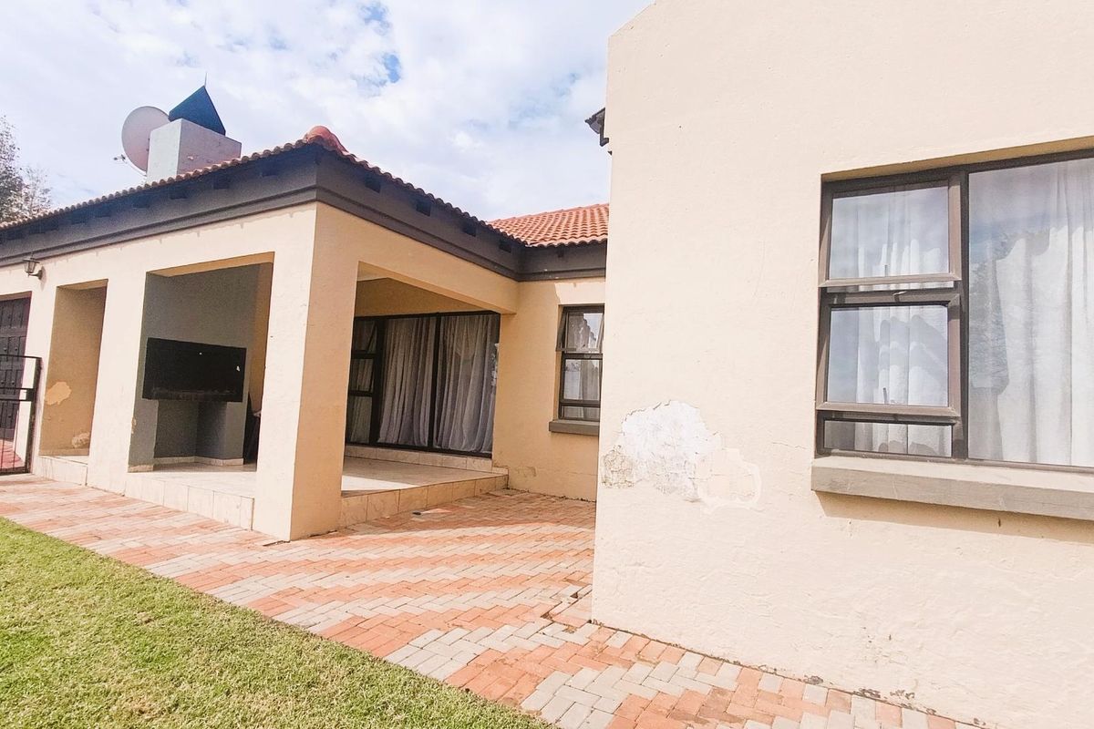 Hot Property Alert: 3-Bed Family Gem in Thatchfield Glen - Photo 2