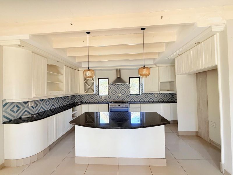 Experience Luxury: Beautiful Home with Pool & Loft! - Photo 9