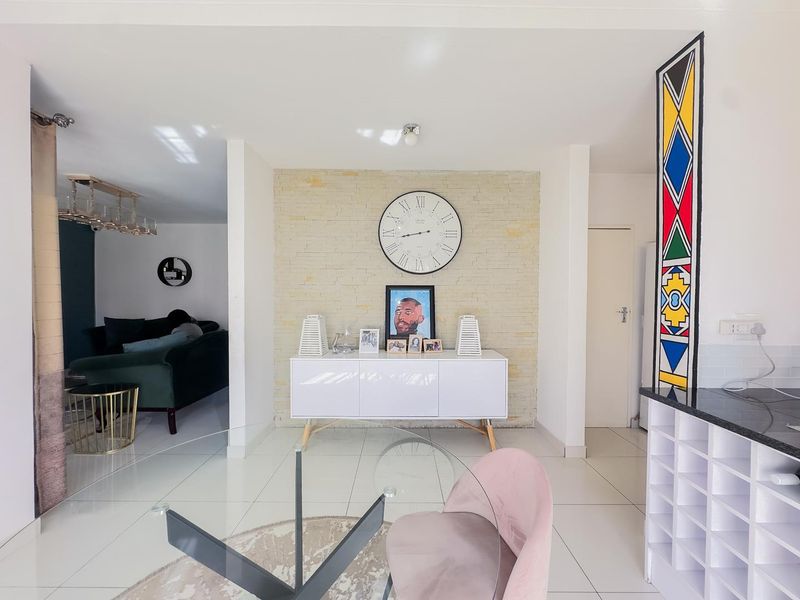 3 Bedroom Duplex with Private Garden - Photo 9