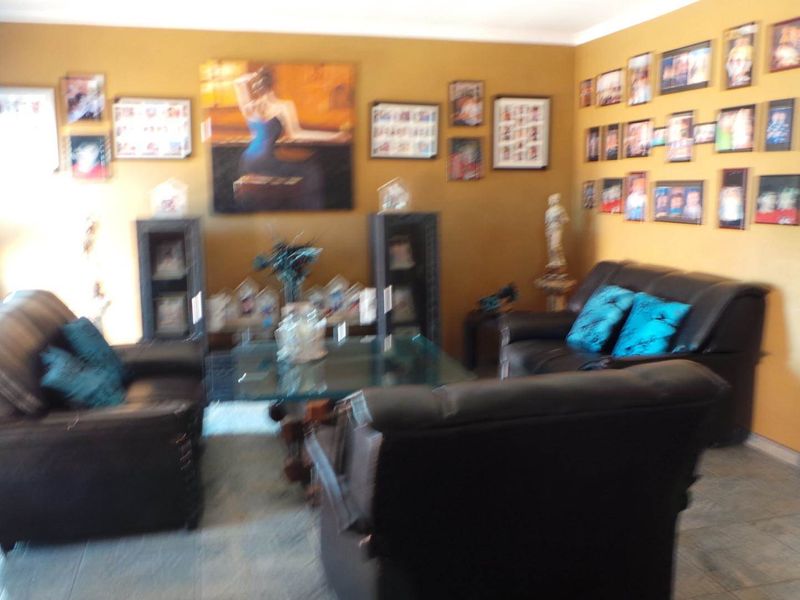 Perfect for the large family and the entertainer! - Photo 2
