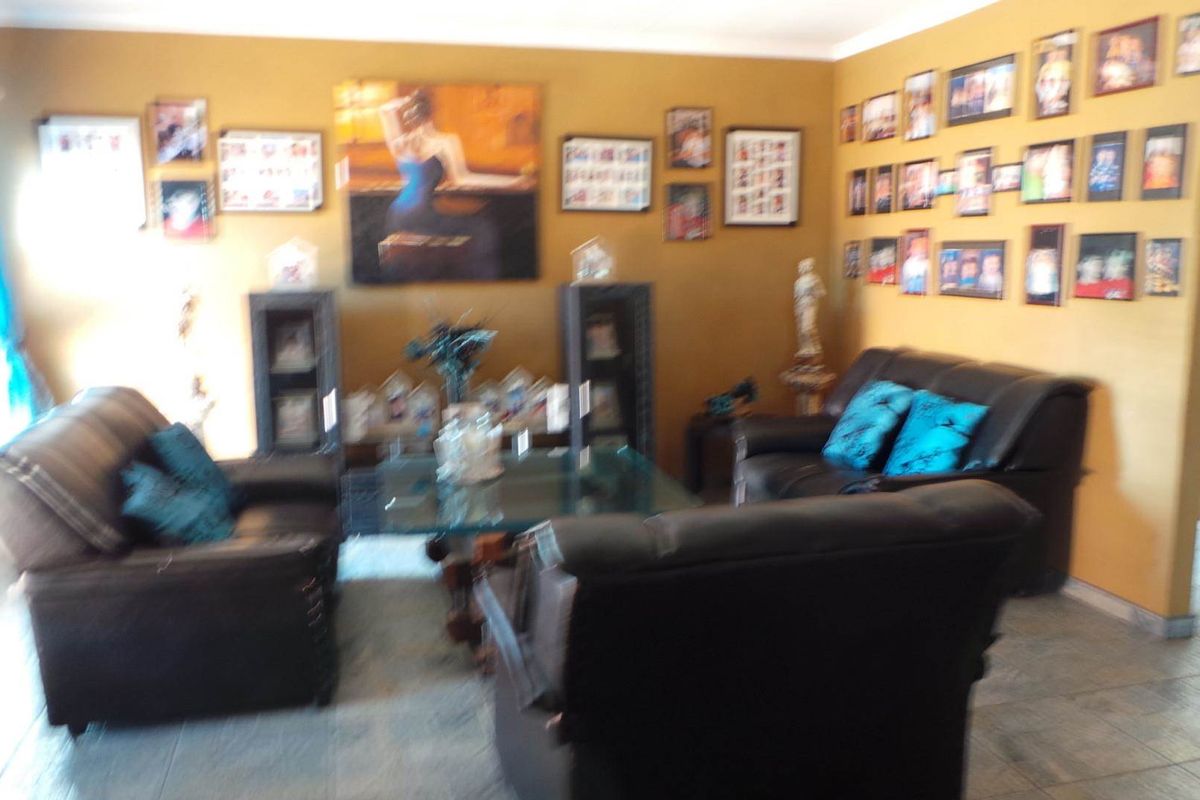 Perfect for the large family and the entertainer! - Photo 2