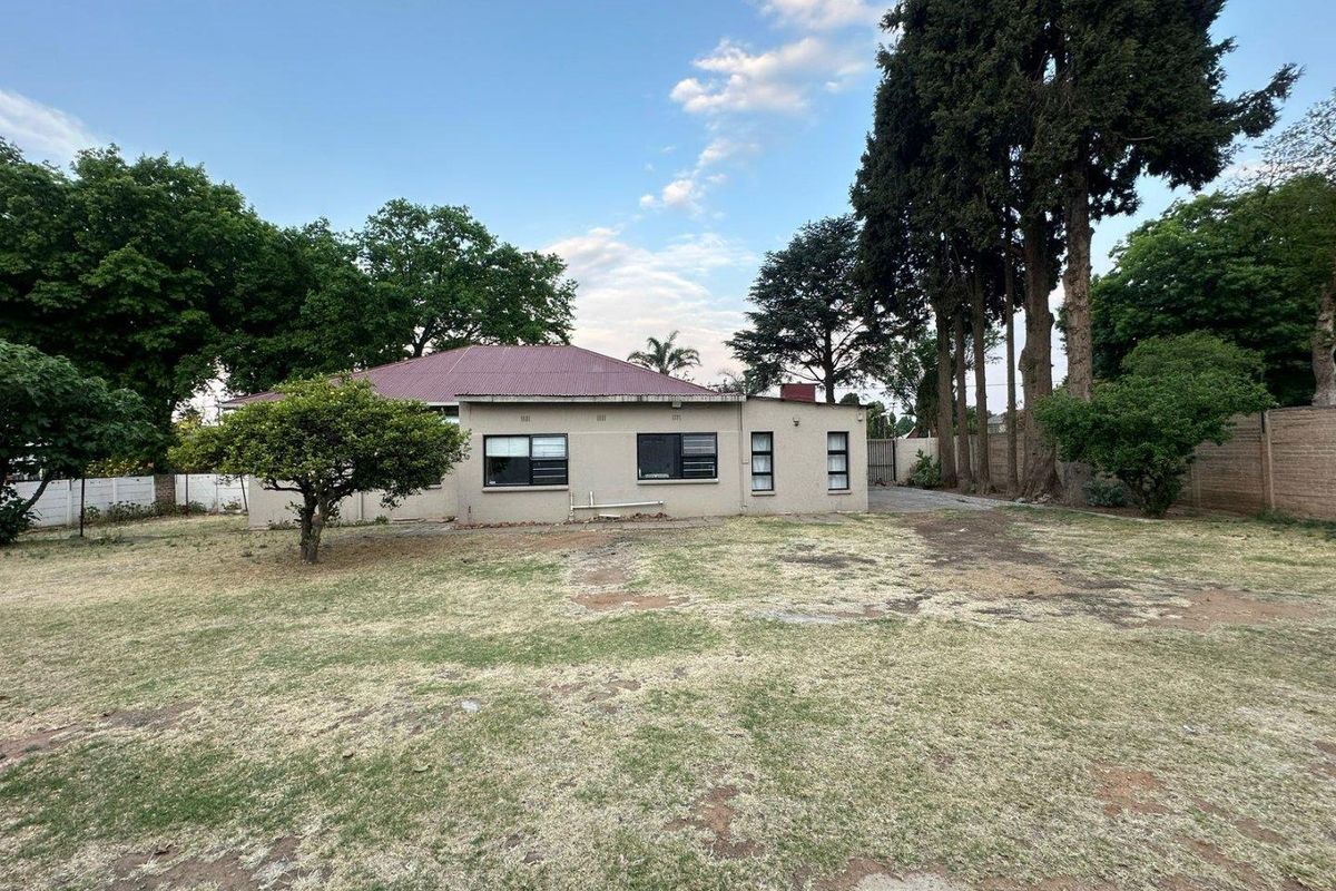 Corner Home with Space to Grow and Modern Comfort - Photo 2