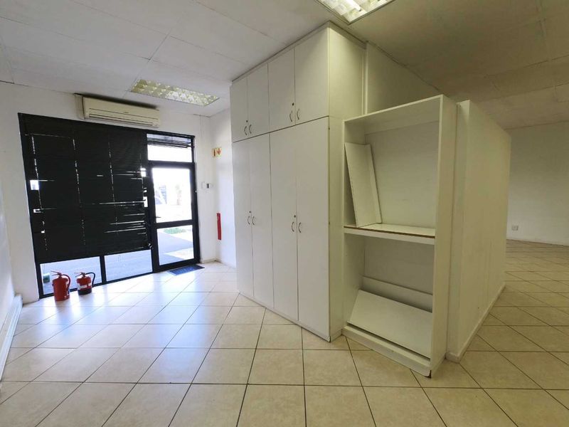 102m2 | TILED STORAGE/OFFICE | AVAILABLE TO LET - Photo 3