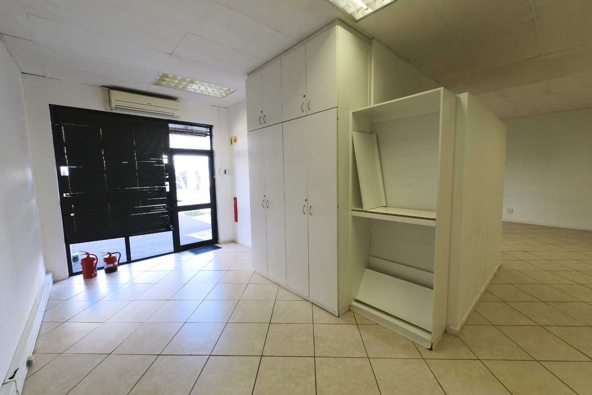 102m2 | TILED STORAGE/OFFICE | AVAILABLE TO LET - Photo 3