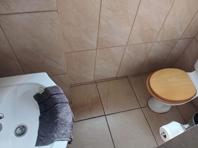 Experience comfortable, modern living in this well-appointed 2-bedroom duplex, designed to offer both convenience and style across a practical layout. - Photo 9