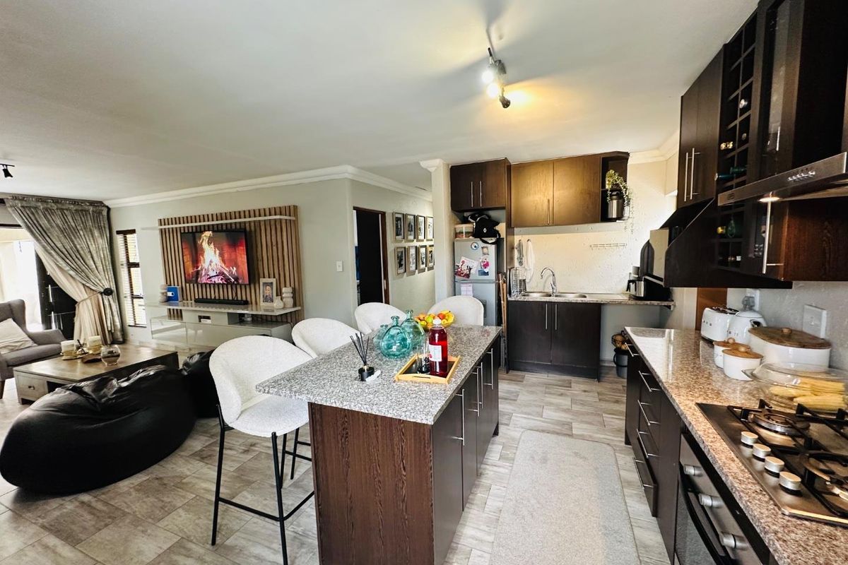 A MODERN HOUSE - Photo 4