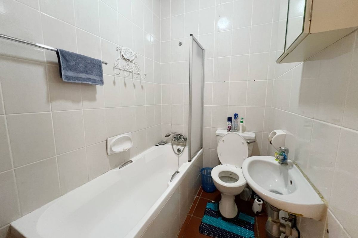 Warm & Inviting - Photo 5