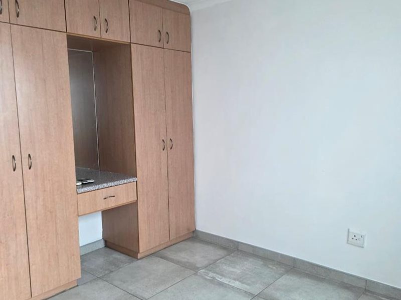 Comfortable 3-Bedroom Home in Kleine Kuppe - Photo 5