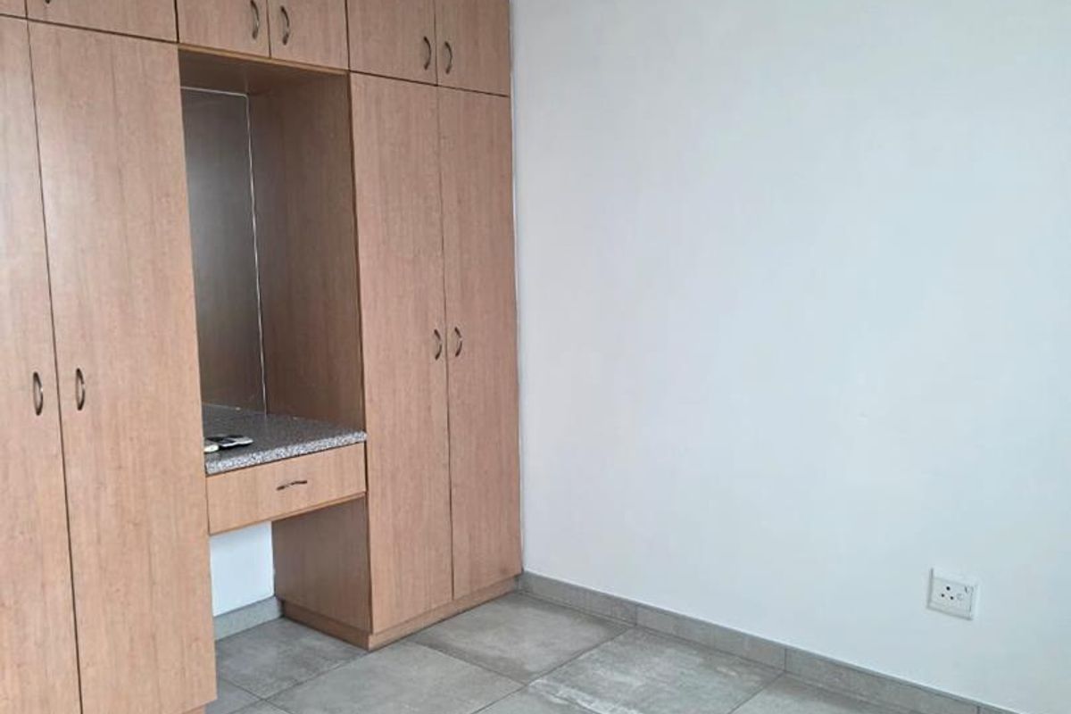 Comfortable 3-Bedroom Home in Kleine Kuppe - Photo 5