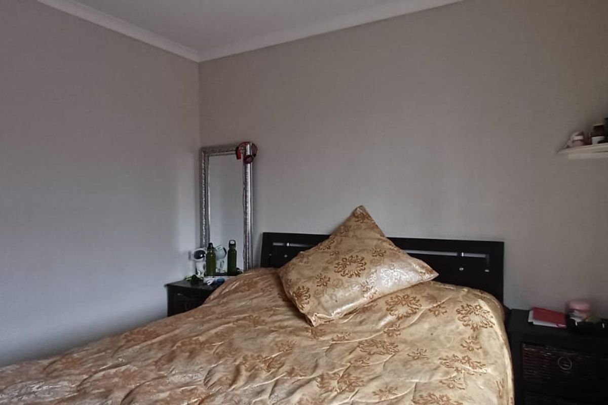 STUNNING RENOVATED UNIT - Photo 5