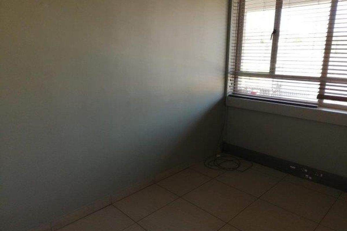 Office To Let in Windhoek Central - Photo 2