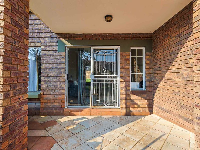Charming and Secure 2-Bedroom Home - Photo 6