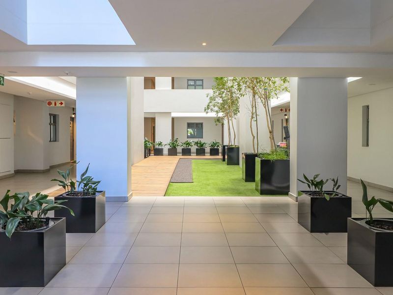 Perfect Buy-to-Let or Airbnb Opportunity in Vibrant Rosebank! - Photo 3