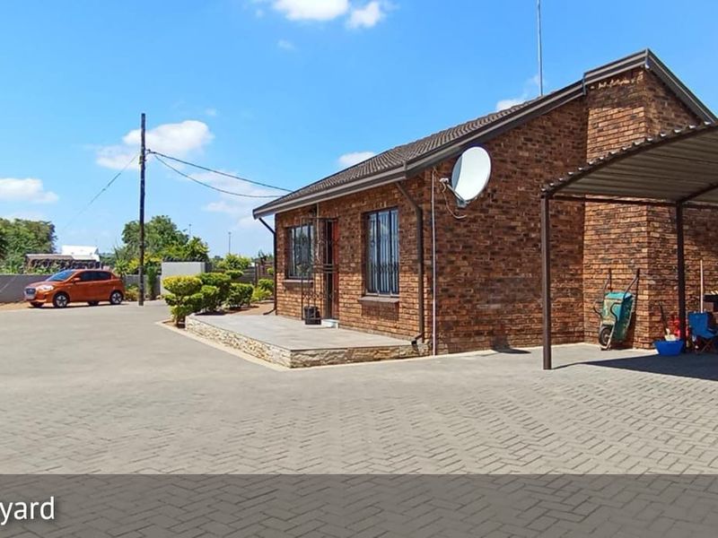 Three bedrooms house for sale in Soshanguve GG - Photo 2