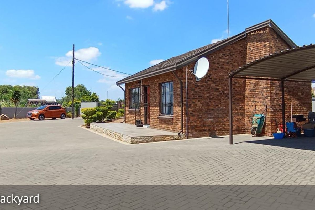 Three bedrooms house for sale in Soshanguve GG - Photo 2
