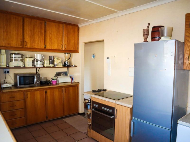 Your Perfect Family Haven: 4 Beds, Ample Space - Photo 2