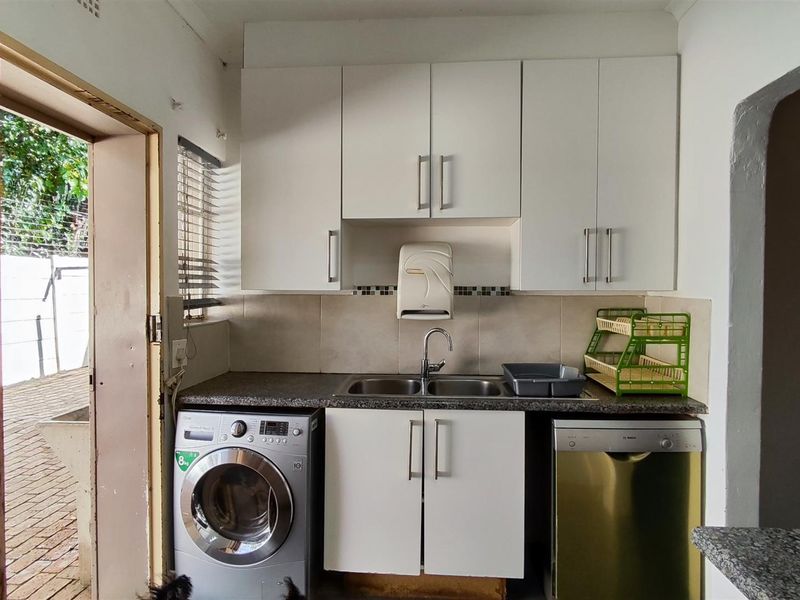 5 Bedroom house FOR SALE in Van Riebeeck Park - Photo 4