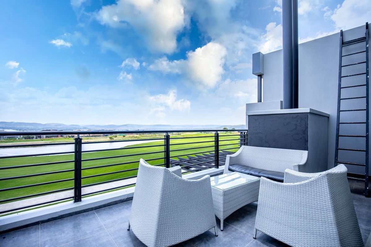 THE EPITOME OF LUXURY AND STYLE IN COPPERLEAF GOLF ESTATE - Photo 3