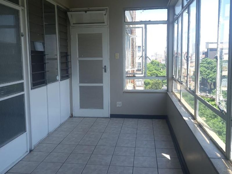 Secure, Spacious 3.5-Bed Arcadia Gem: Prime Location & Beautiful Views! - Photo 8