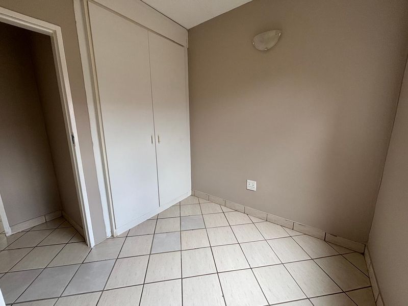 2 Bedroom 1 Bathroom Townhouse For sale in Protea Glen - Photo 10