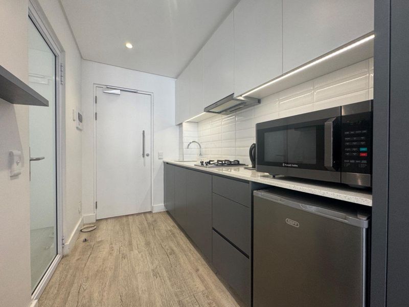 Stylish Studio with Breathtaking Views & Unbeatable Location - Photo 7