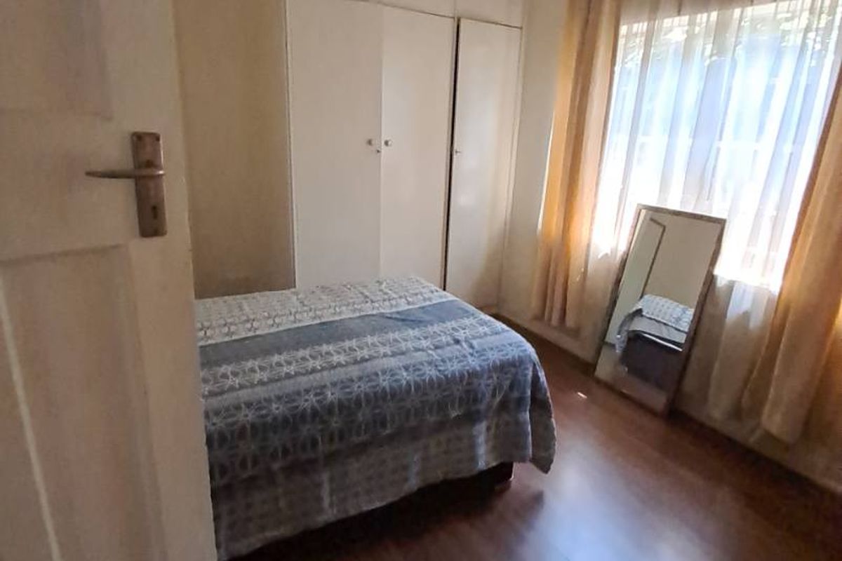 4 Bedroom home with cottage to generate extra income - Photo 2