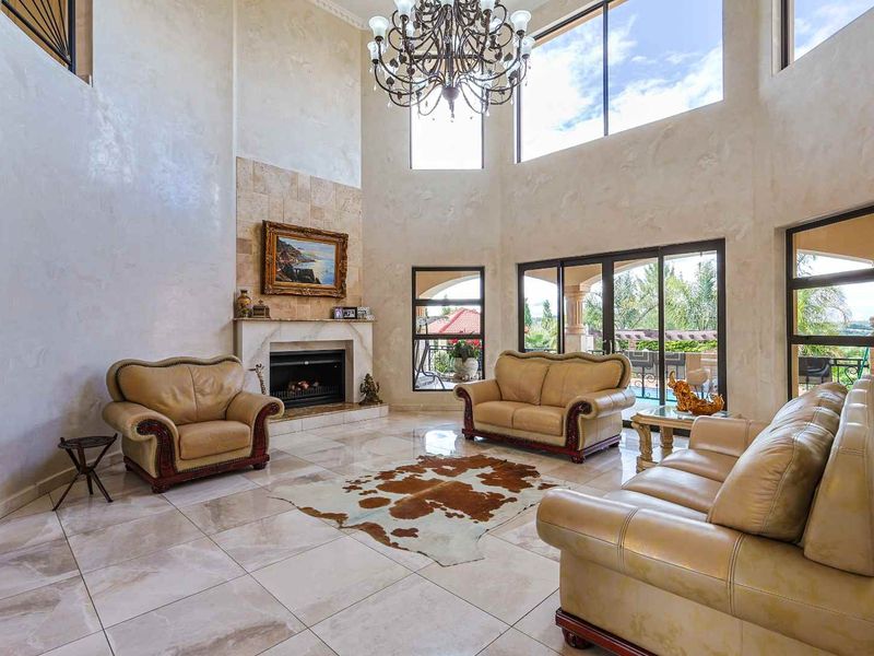 Magnificent Luxury Estate with Panoramic Views in Mooikloof Heights - Photo 5