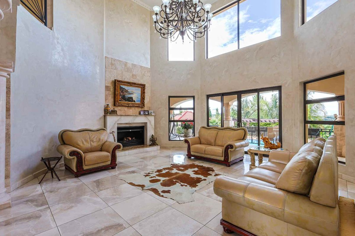 Magnificent Luxury Estate with Panoramic Views in Mooikloof Heights - Photo 5