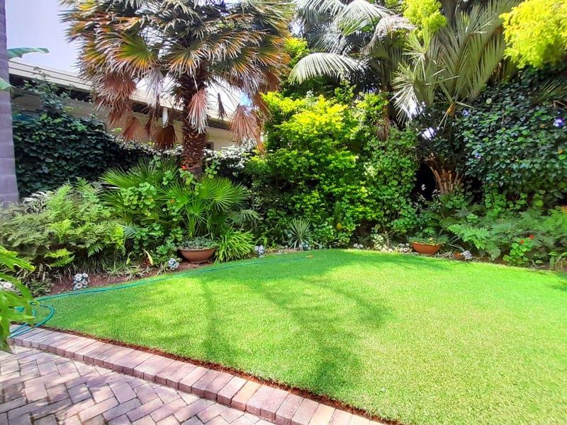 Stunning double story home - Photo 6