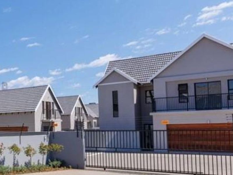 Discover Your Dream Home with Breathtaking Views at Olympus Range in Oak Land Estate! - Photo 7