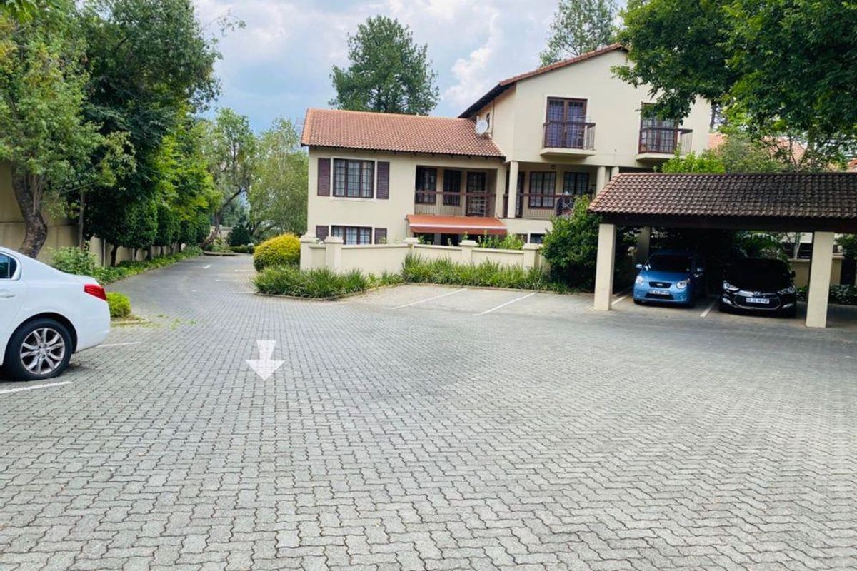 Always in demand! Exceptional location, Spacious "Lock-Up and Go" - Photo 2