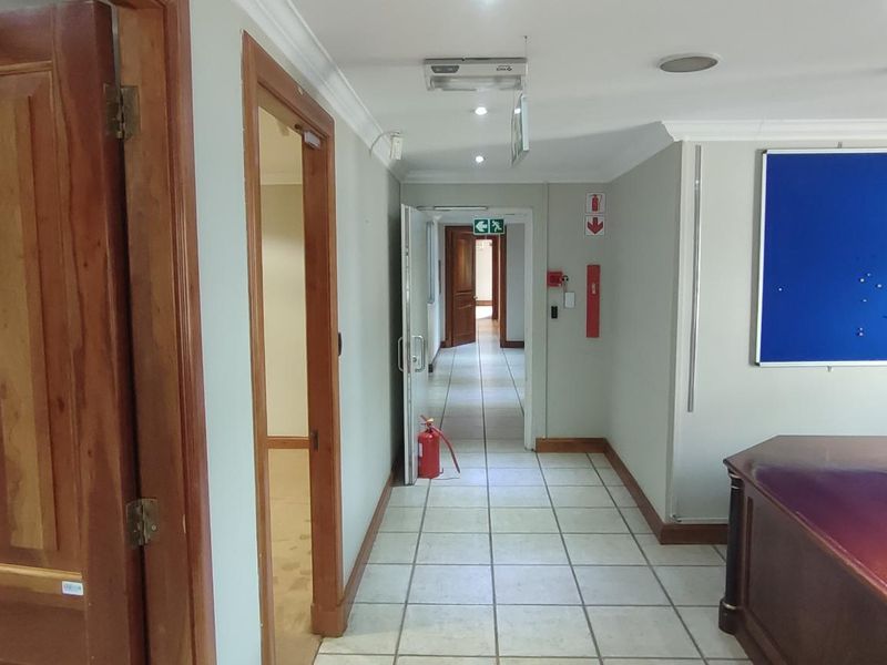 396 Sqm Office space in a tranquil environment! - Photo 3