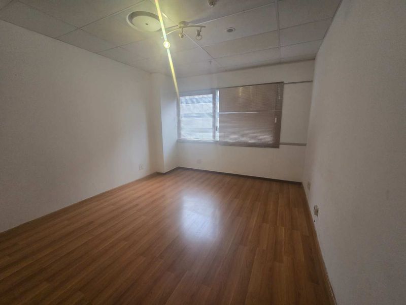 Charming One-Bedroom Apartment in the Heart of Marshalltown - Photo 7