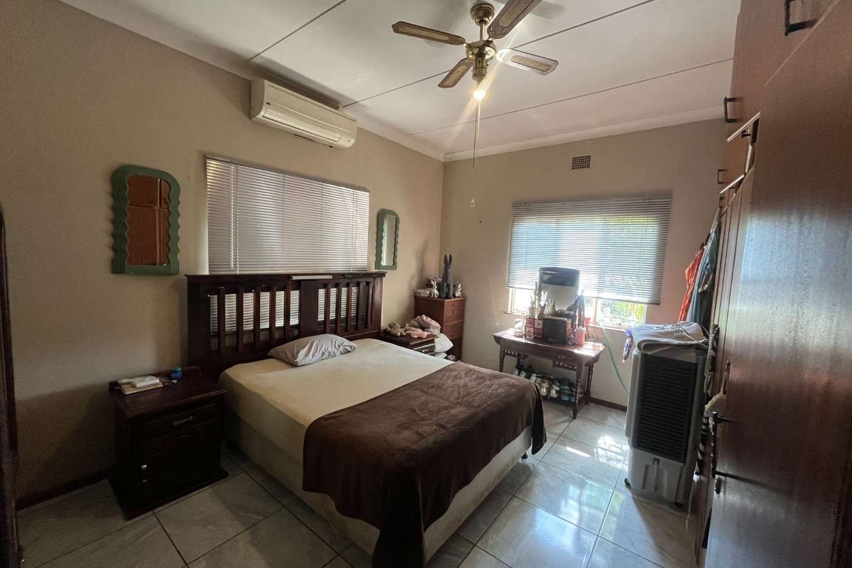 3 Bedroom Family Home with Private Flat – Ideal for Extended Family or Extra Income - Photo 5