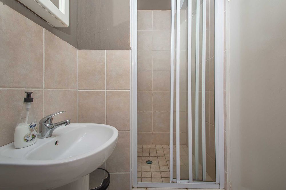 Neatly finished shower in en-suite