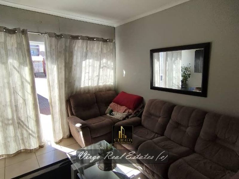 NEAT & WELL MAINTAINED 2 BEDROOM 1-LEVEL TOWNHOUSE FOR SALE IN OTJOMUISE: IANDA COURT - Photo 6