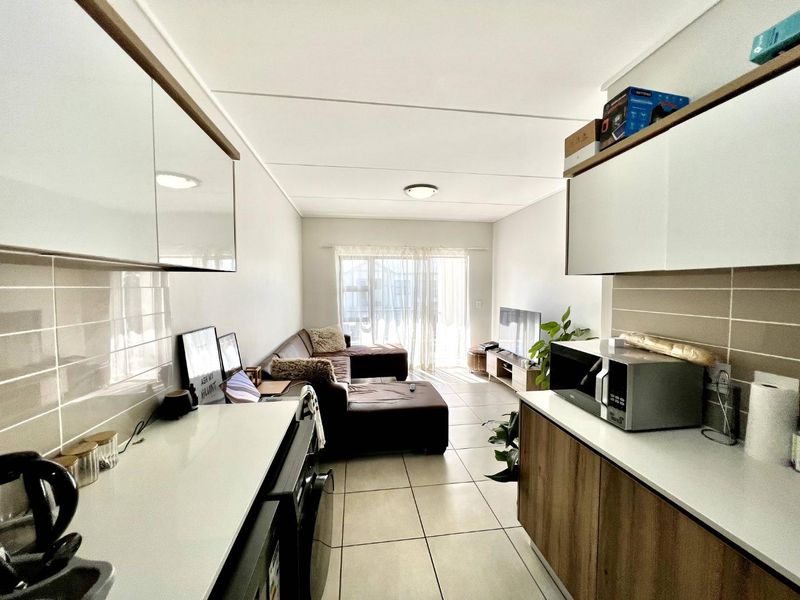 Discover Elegance: Stunning Apartment in Sandton - Photo 3