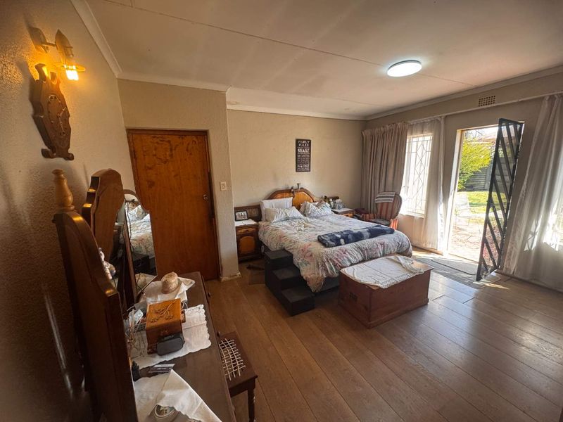 Large Family home with Flatlet for sale - Photo 10
